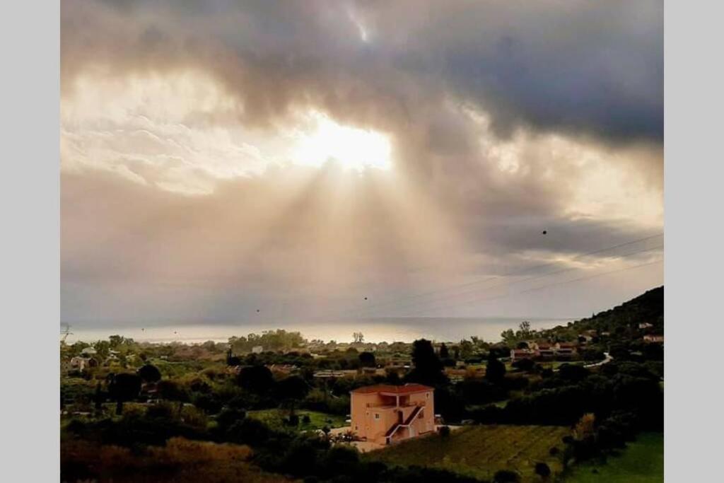 Rodanthy III Katelios Bagian luar foto